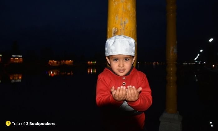 A little boy praying at Kashmir - is Kashmir safe for tourists